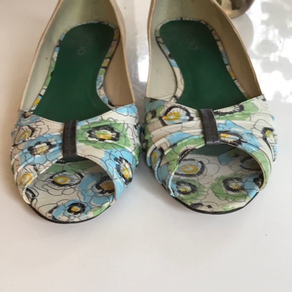 3 for $30 Patterned Aldo peep toe flats - Picture 3 of 9
